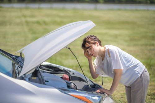 夏はバッテリーが上がりやすい！原因と対策を考える