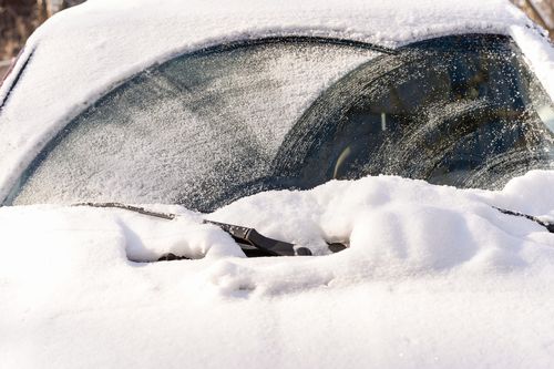 ワイパーブレードには雨用と雪用がある